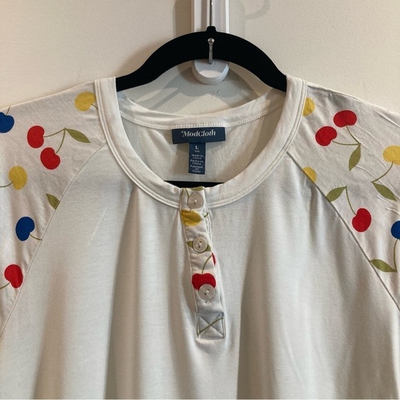 MODCLOTH Sz L Cherry Design Raglan Long Flare Sleeve Henley Style Buttoned Top - Picture 3 of 8